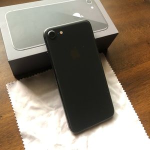 Apple iPhone 8-like new.